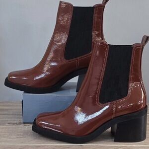 NWT. Gianni Bini Banks Crinkle Patent Double Gore Square Toe Booties.